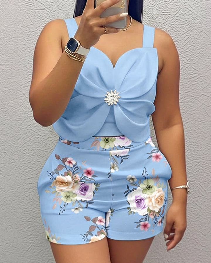 2 Pieces Outfit Rhinestone & 3D Flower Decor Thick Strap Shirred Back Crop Cami Top and Casual Floral Print Elastic Back Waist Shorts Set